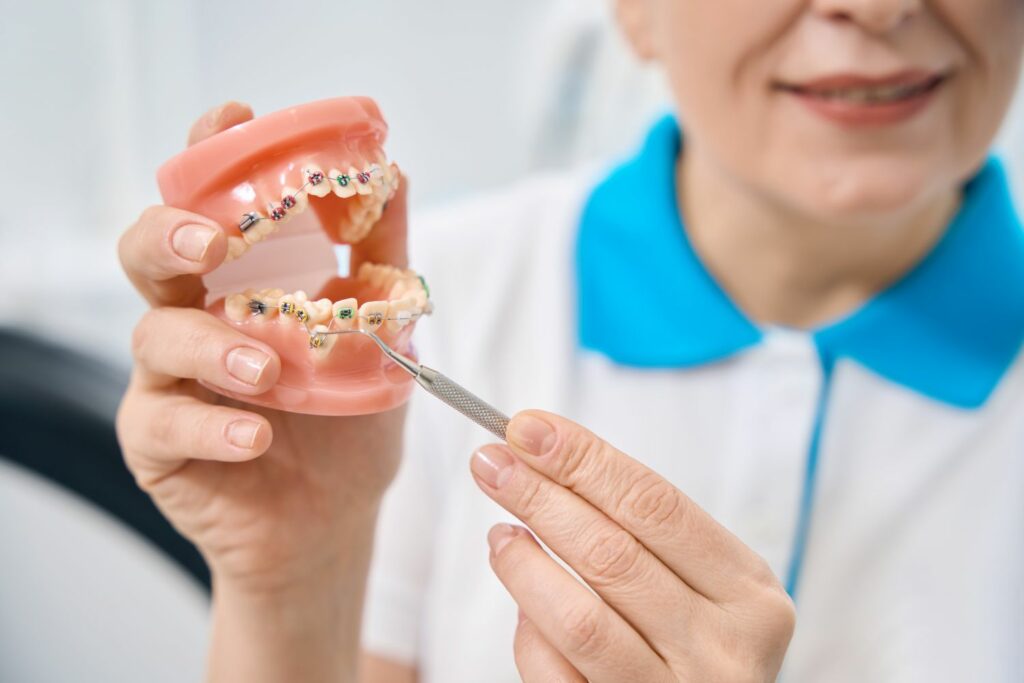Protetyka na implantach vs. protezy ruchome – porównanie rozwiązań